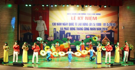 Célébration du 130ème anniversaire de la Journée internationale du travail - ảnh 1